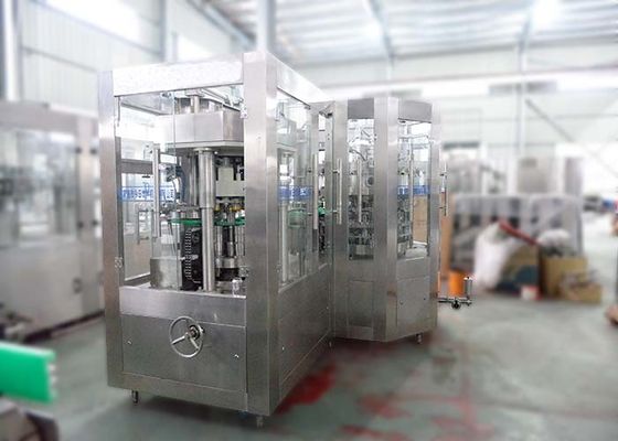 चीन पूर्ण स्वचालित फल का रस भरने की मशीन 8000b / एच प्लास्टिक पीईटी बोतल भरने की मशीन आपूर्तिकर्ता