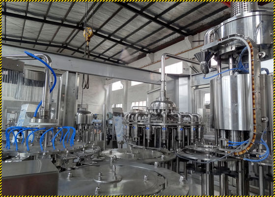 पीईटी बोतल Monoblock तरल भरने की मशीन ताजा फलों के रस के लिए आसान सफाई आपूर्तिकर्ता
