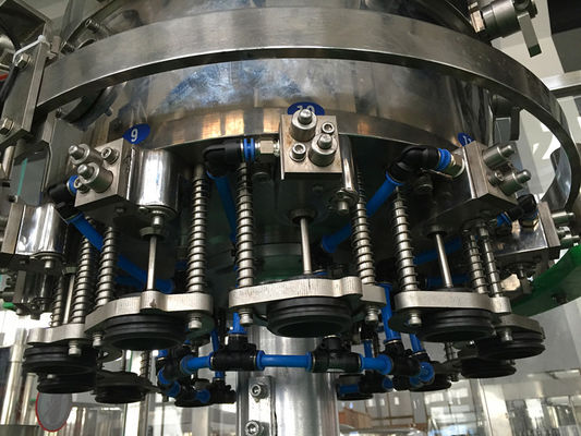 18 फिलिंग हेड के साथ आइसोबैरिक फिलिंग वाटर / जूस फिलिंग मशीन आपूर्तिकर्ता